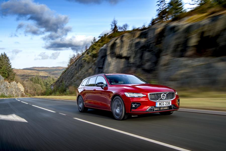  Volvo V60 T5 R-Design 2018 года  (UK) (фото 26 из 40)